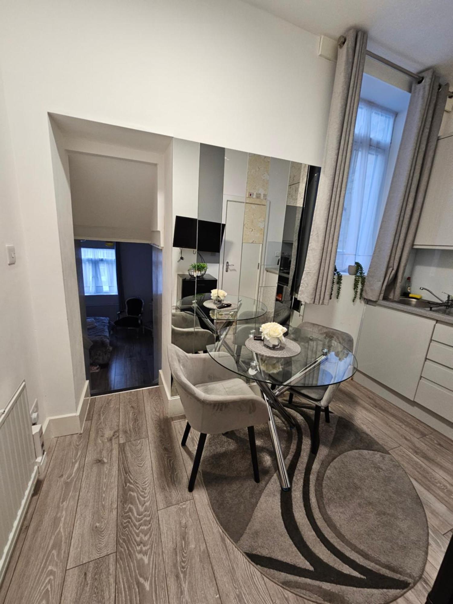 Large Studio Apartment 30 Mins To Oxford Street London Exteriör bild